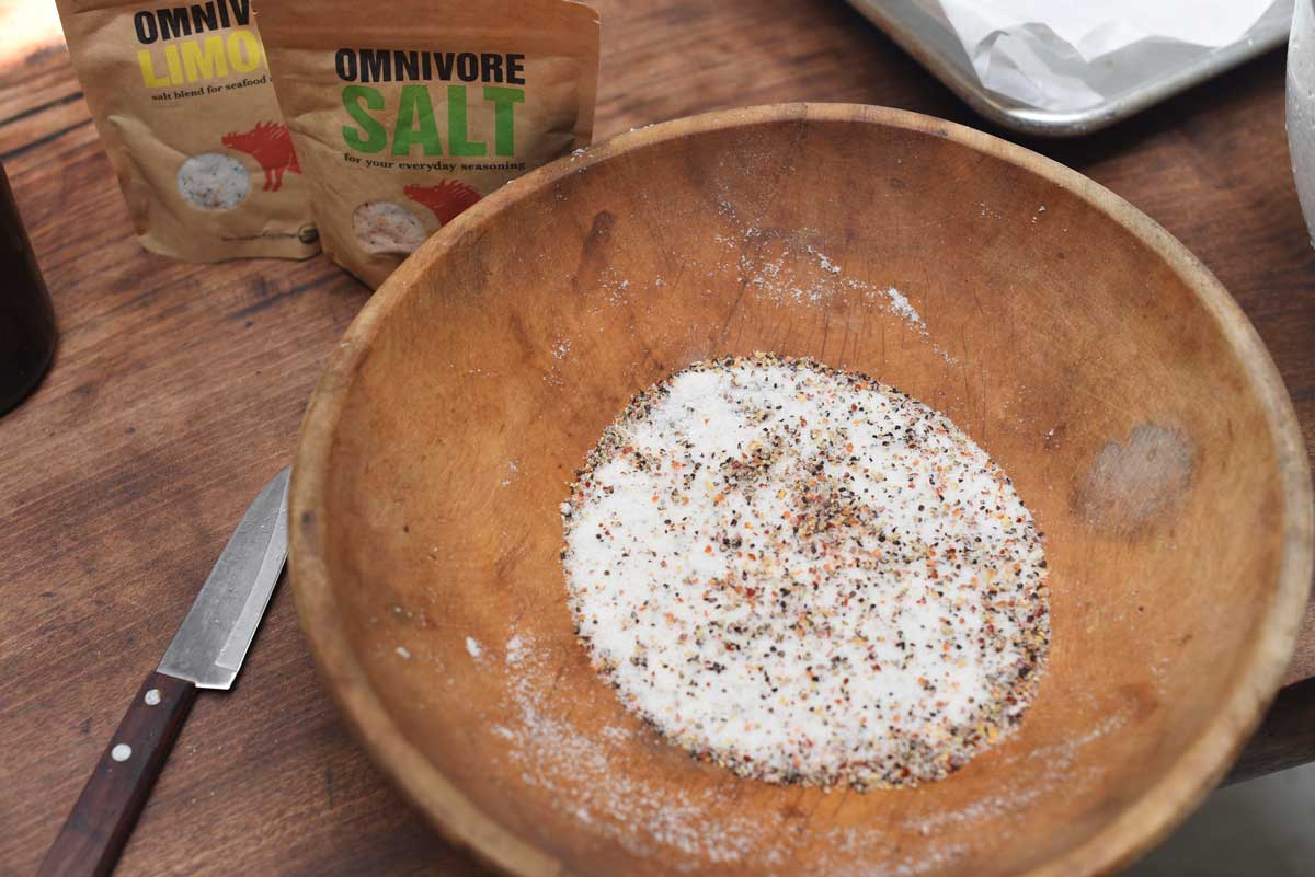The original in the Omnivore line: Omnivore Salt, with a hint of pepper and the rich flavor of sea salt.